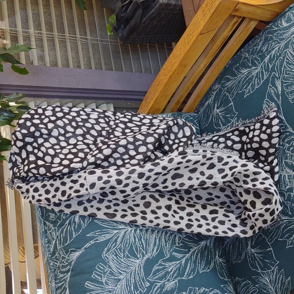 Animal print scarf - Picture 3 of 5